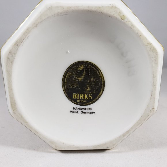 Birks Fragonard "Courting Couple" Patern Octagonal Container with Gold Trim - Picture 5 of 8
